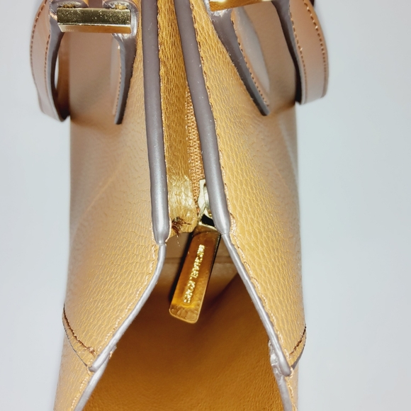 Michael Kors Kimberly Large Leather Tote & Purse Wallet 2 in 1 (Tan) - Picture 3 of 15